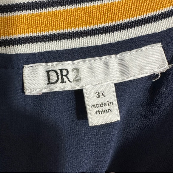 DR2 size 3X top, navy with mustard/white collar, all over pleats, chiffon, flowy - Picture 3 of 10